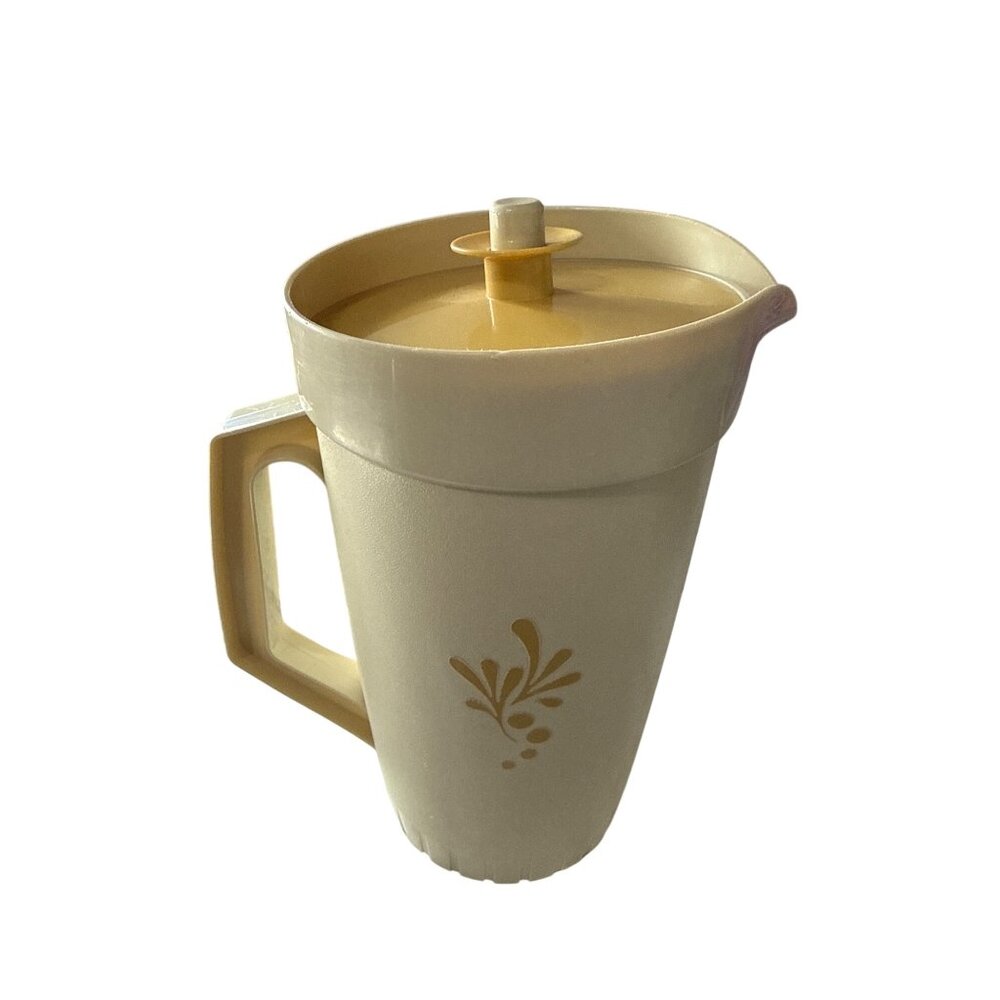Vintage Tupperware Beige & Yellow Pitcher With Lid - 8.5" Tall 2 Qt #800-6